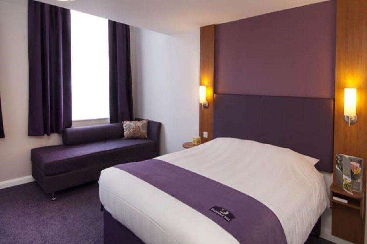 Premier Inn Poole North Экстерьер фото