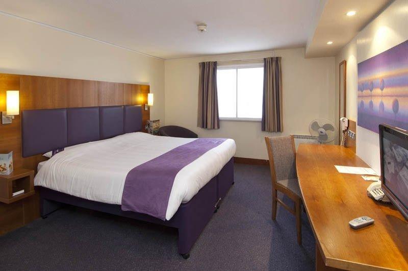 Premier Inn Poole North Экстерьер фото